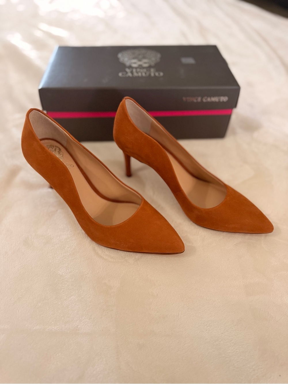 Vince Camuto Jaynita Suede Pointed Toe Pumps Autumn Cognac Heels Size 6 - Picture 2 of 11